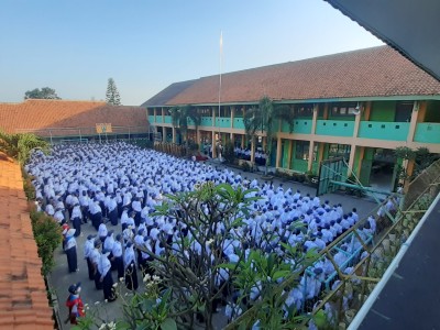 UPACARA PENGIBARAN BENDERA MERAH PUTIH