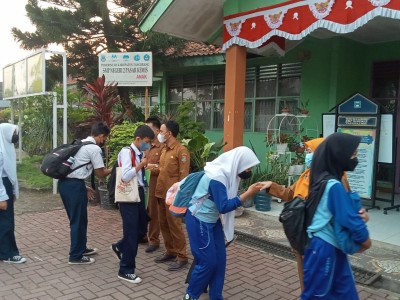 PENYAMBUTAN SISWA