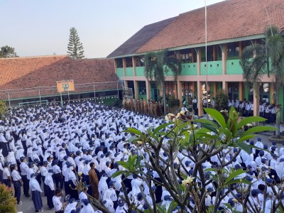 UPACARA PENGIBARAN BENDERA MERAH PUTIH